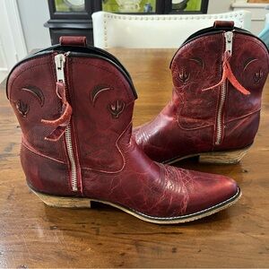 Dingo Red Ankle Boots with Zipper